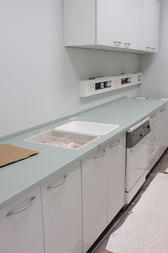 Auch der Raum für die  Sterilisation unserer Geräte ist schon fast fertig.